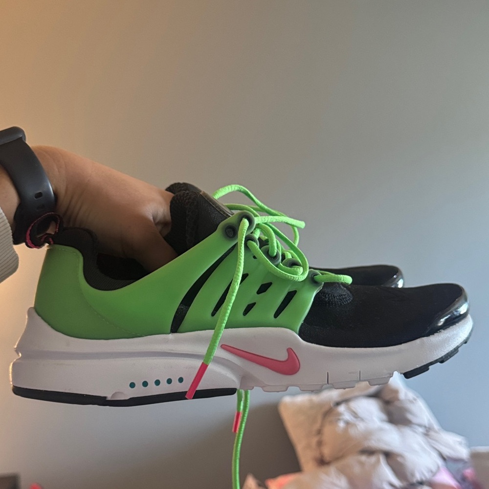 Nike Kids Neon Green and Black Sneakers